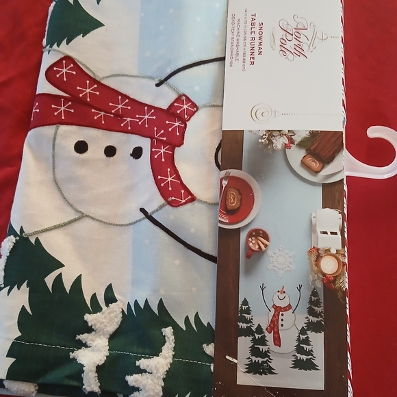 CHRISTMAS Table Runner - Picture 3 of 5